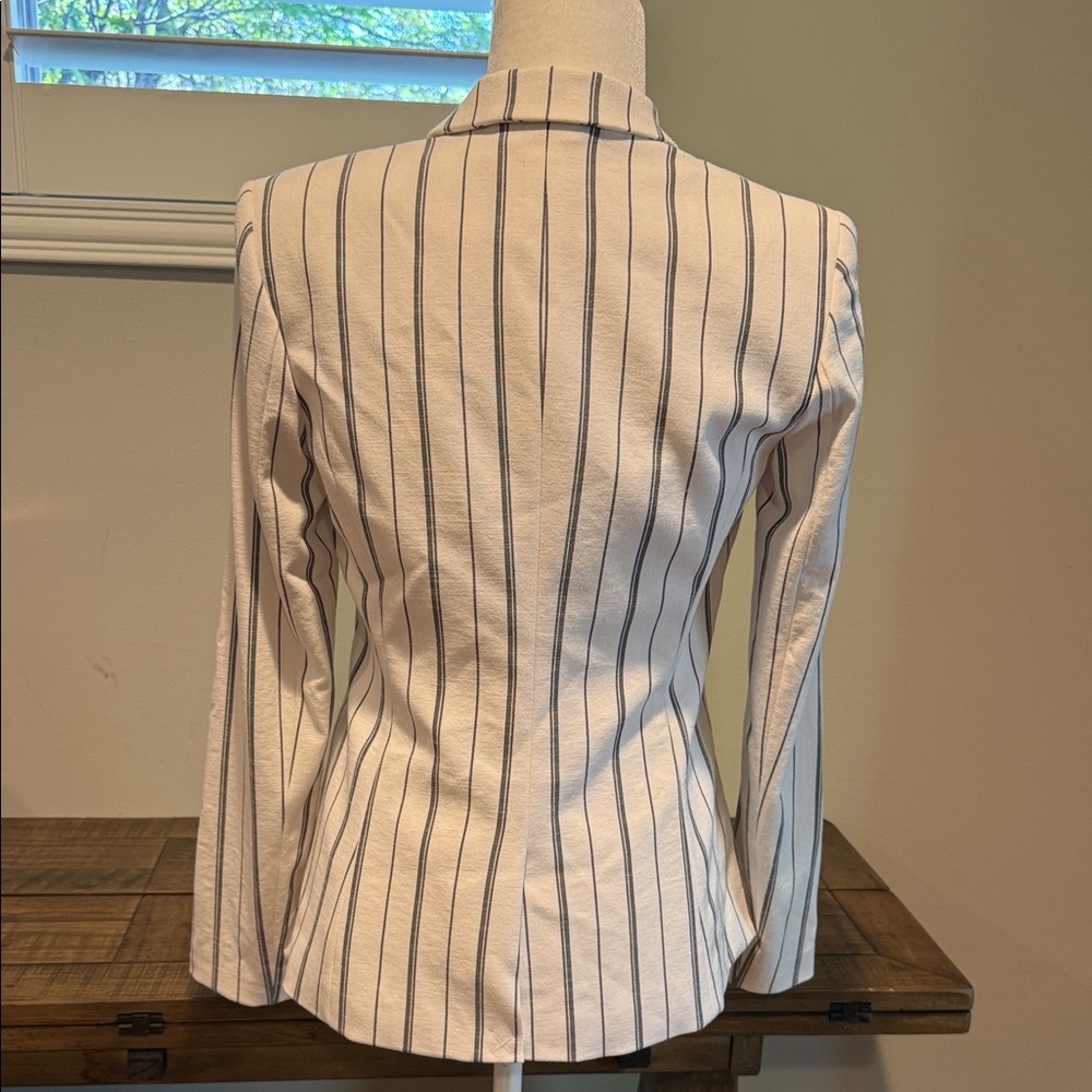 NWOT Calvin Klein White and Charcoal Striped Blazer - Picture 4 of 10